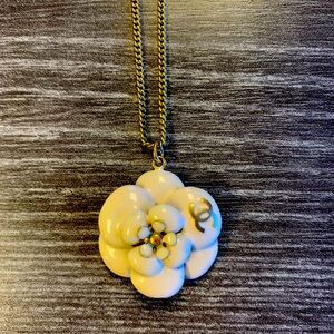 CHANEL baby pink flower necklace